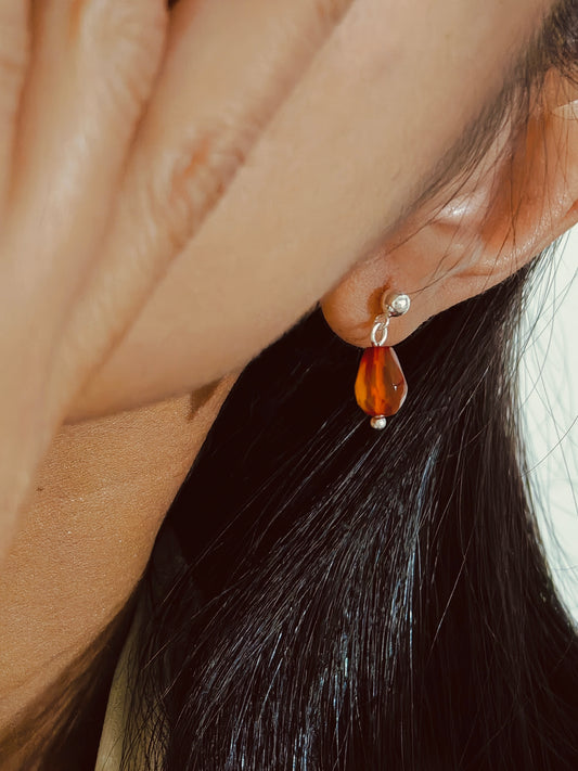 Vachana - Agate Faceted Pomegranate Seed Sterling Silver Ball Studs Earrings
